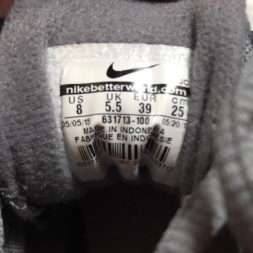 Nike Tennis Shoes Size 8 - Picture 6 of 7
